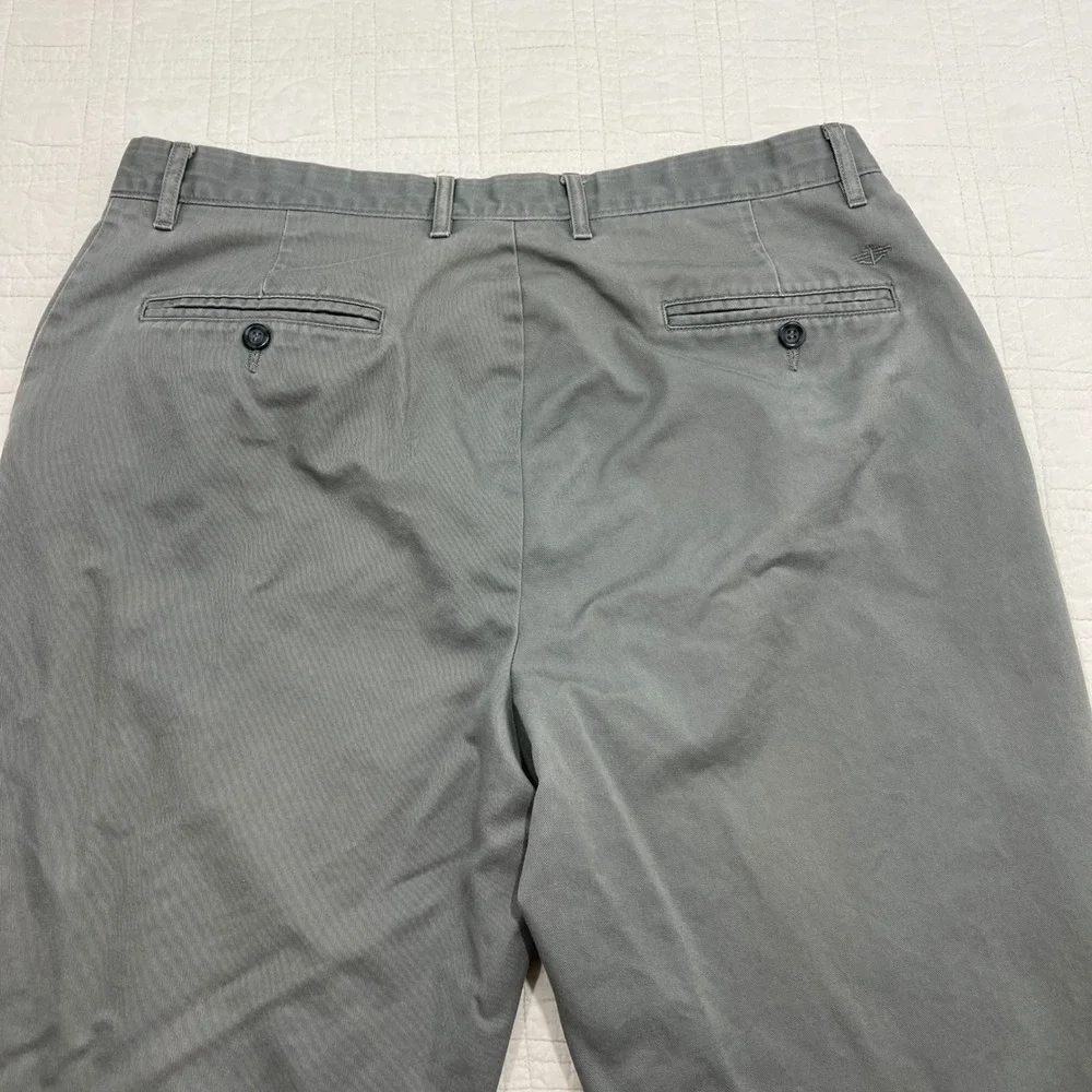 Dockers D3 Classic Fit Gray Chino Pants Mens 38x32* Flat Front Cotton *NOTE